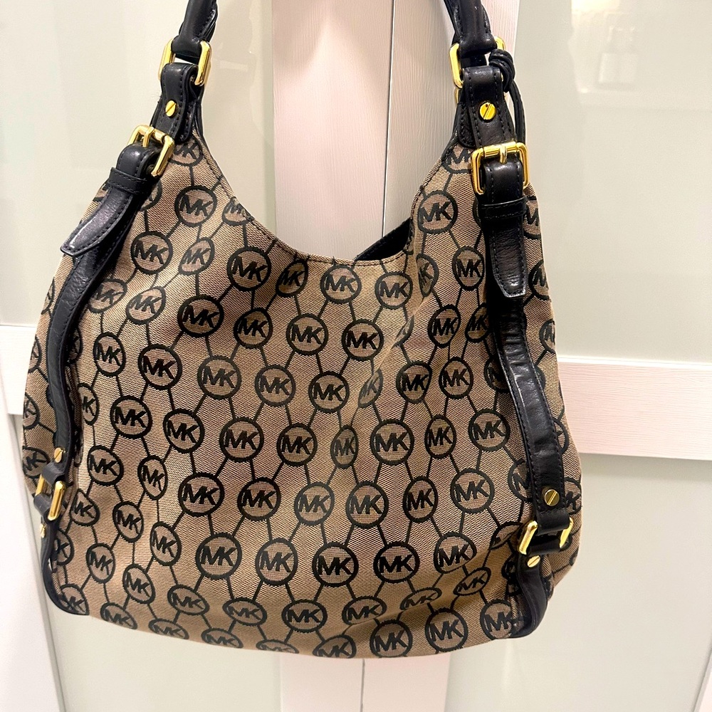 Michael Kors ,very stylish purse in great condition